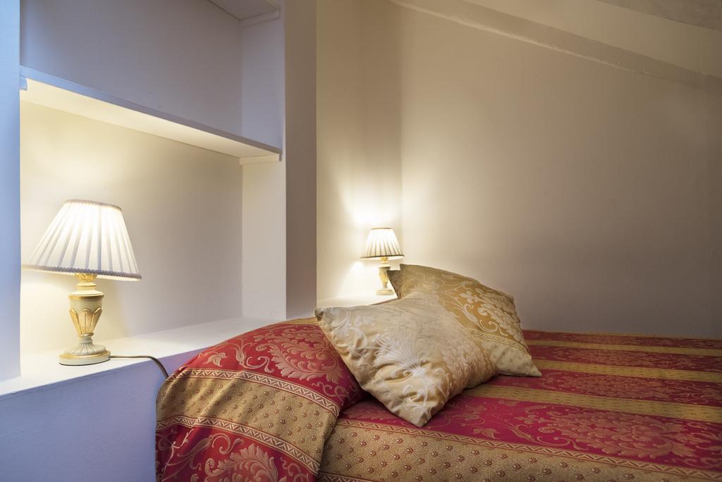 Residenza Ruga Giuffa Castello  Екстер'єр фото