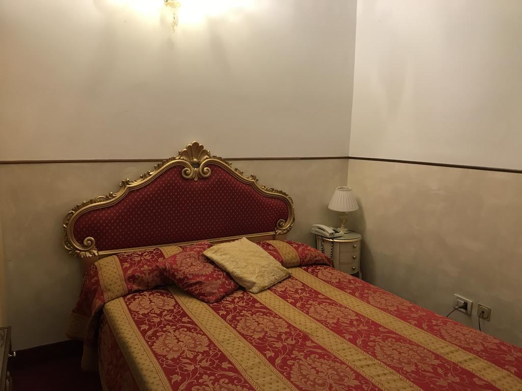 Residenza Ruga Giuffa Castello  Екстер'єр фото